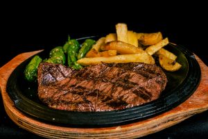 Accompagnement steak : l'art de sublimer votre viande