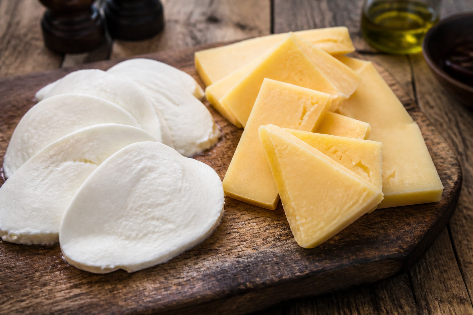 Fromages et condiments : le secret d'un équilibre de saveurs intense