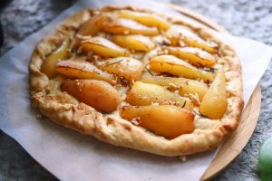 Tarte poire simple : le secret d'un dessert doré et fondant