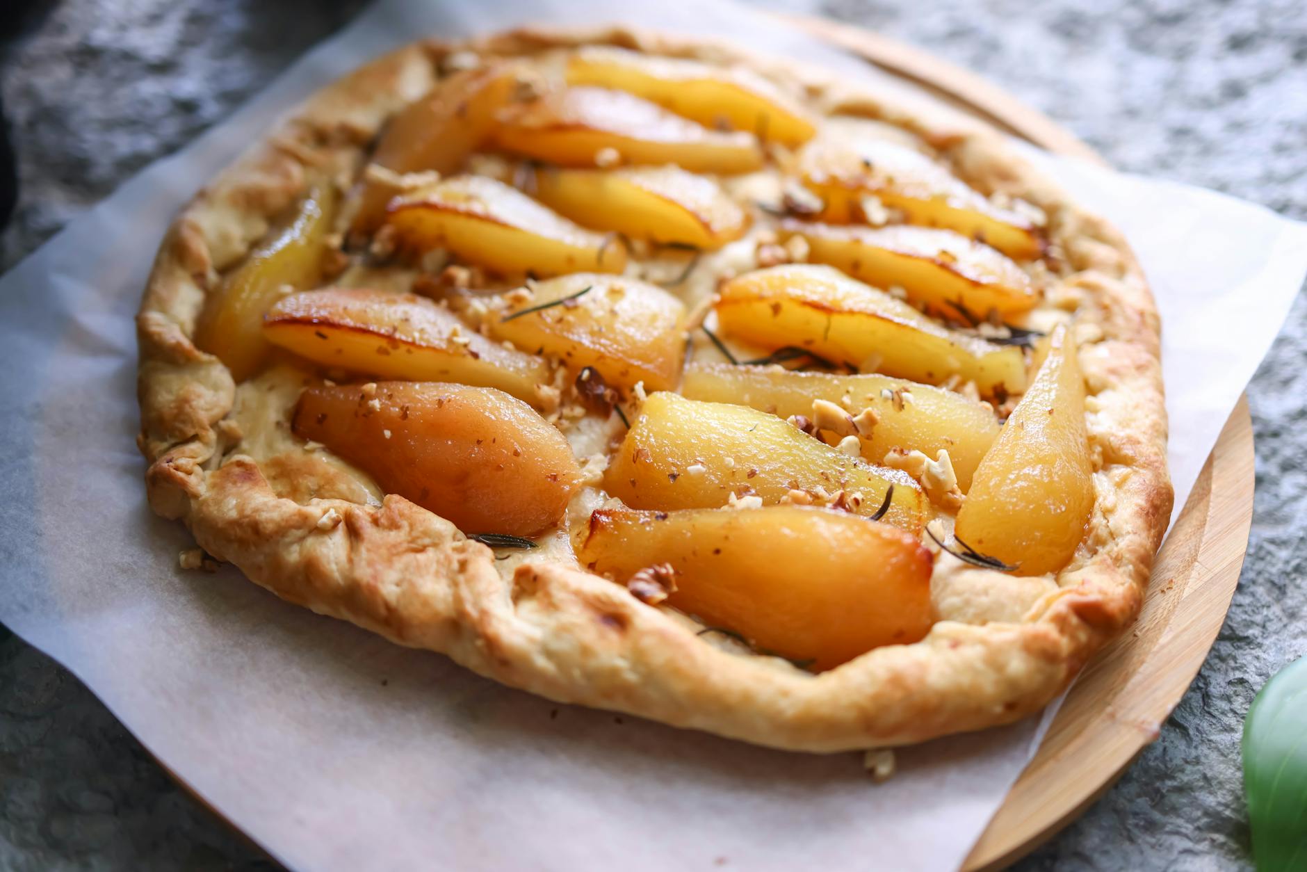 Tarte poire simple : le secret d&rsquo;un dessert doré et fondant